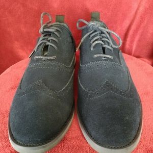 Men's size 8.5 Hawke&Co Suede Navy wingtip. New with box